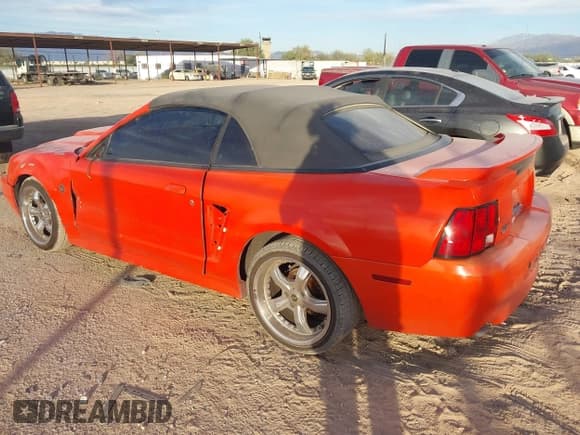 ✅ 2004 Ford Mustang GT Deluxe • VIN: 1FAFP45X24F224365 • Лот: 43702290. Опубликован ранее на IAAI с пробегом 113 843 миль. Бесплатный доступ к архиву аукционных продаж из США и подробный отчёт об истории автомобиля на DreamBid. Изображение 3.