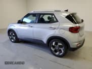 ✅ 2021 Hyundai Venue SEL • VIN: KMHRC8A36MU108896 • Lot: 45399595. Wystawiony na Copart z przebiegiem 110 681 mil. Bezpłatny archiwum sprzedaży aukcyjnych z USA i szczegółowy raport historii pojazdu na DreamBid. Zdjęcie 2.