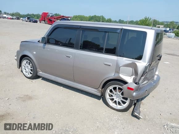 ✅ 2004 Scion xB • VIN: JTLKT324440161690 • Lot: 42835793. Wystawiony na IAAI z przebiegiem 210 308 mil. Bezpłatny archiwum sprzedaży aukcyjnych z USA i szczegółowy raport historii pojazdu na DreamBid. Zdjęcie 3.