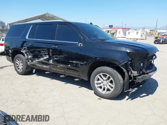 ✅ 2021 Chevrolet Suburban LT • VIN: 1GNSKCKD9MR263360 • Lot: 42205517. Wystawiony na IAAI z przebiegiem 127 733 mil. Bezpłatny archiwum sprzedaży aukcyjnych z USA i szczegółowy raport historii pojazdu na DreamBid. Zdjęcie 1.