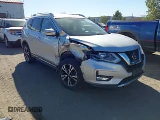 ✅ 2018 Nissan Rogue SV • VIN: JN8AT2MV6JW302179 • Lot: 43405972. Wystawiony na IAAI z przebiegiem 85 701 mil. Bezpłatny archiwum sprzedaży aukcyjnych z USA i szczegółowy raport historii pojazdu na DreamBid. Zdjęcie 1.
