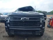 ✅ 2022 Chevrolet Silverado 1500 LT Trail Boss • VIN: 3GCUDFEDXNG527387 • Lot: 42269841. Wystawiony na IAAI z przebiegiem Nie podano. Bezpłatny archiwum sprzedaży aukcyjnych z USA i szczegółowy raport historii pojazdu na DreamBid. Zdjęcie 11.