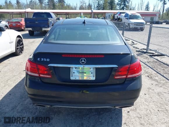 ✅ 2014 Mercedes-Benz E 350 • VIN: WDDKJ5KB8EF247908 • Lot: 41916727. Listed on IAAI with 179,762 mi. Free auction sales archive from the USA and detailed vehicle history report at DreamBid. Image 17.