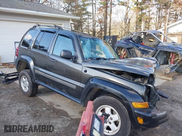 ✅ 2006 Jeep Liberty Sport • VIN: 1J4GL48K96W174751 • Lot: 43688530. Listed on IAAI with 198,761 mi. Free auction sales archive from the USA and detailed vehicle history report at DreamBid. Image 1.