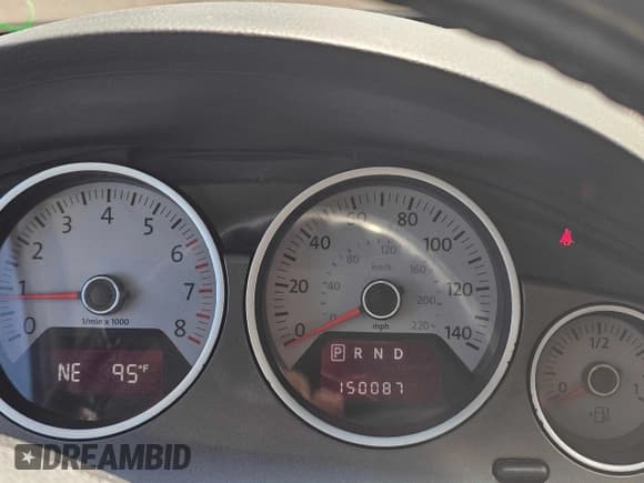 ✅ 2010 Volkswagen Routan SE • VIN: 2V4RW3D15AR281705 • Лот: 73584644. Опубликован ранее на Copart с пробегом 150 087 миль. Бесплатный доступ к архиву аукционных продаж из США и подробный отчёт об истории автомобиля на DreamBid. Изображение 8.