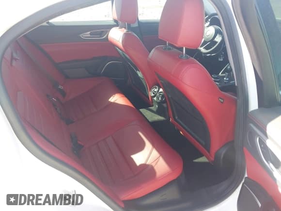 ✅ 2018 Alfa Romeo Giulia Ti Sport • VIN: ZARFAEEN9J7572787 • Лот: 41646814. Опубликован ранее на IAAI с пробегом 56 094 миль. Бесплатный доступ к архиву аукционных продаж из США и подробный отчёт об истории автомобиля на DreamBid. Изображение 8.