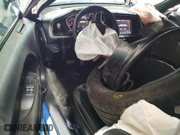 ✅ 2018 Dodge Challenger R/T Scat Pack • VIN: 2C3CDZFJ6JH327932 • Lot: 59586384. Wystawiony na Copart z przebiegiem 63 058 mil. Bezpłatny archiwum sprzedaży aukcyjnych z USA i szczegółowy raport historii pojazdu na DreamBid. Zdjęcie 8.