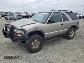 ✅ 2001 Chevrolet Blazer LS • VIN: 1GNCT18W91K167036 • Lot: 47848415. Wystawiony na Copart z przebiegiem 145 278 mil. Bezpłatny archiwum sprzedaży aukcyjnych z USA i szczegółowy raport historii pojazdu na DreamBid. Zdjęcie 1.
