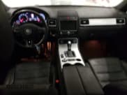 ✅ 2017 Volkswagen Touareg Wolfsburg Edition • VIN: WVGRF7BP2HD006424 • Lot: 72197982. Listed on Copart with 71,675 mi. Free auction sales archive from the USA and detailed vehicle history report at DreamBid. Image 8.