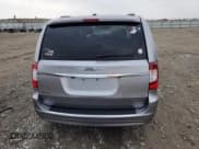 ✅ 2016 Chrysler Town & Country Touring • VIN: 2C4RC1BG5GR228588 • Lot: 91863365. Wystawiony na Copart z przebiegiem 138 349 mil. Bezpłatny archiwum sprzedaży aukcyjnych z USA i szczegółowy raport historii pojazdu na DreamBid. Zdjęcie 6.