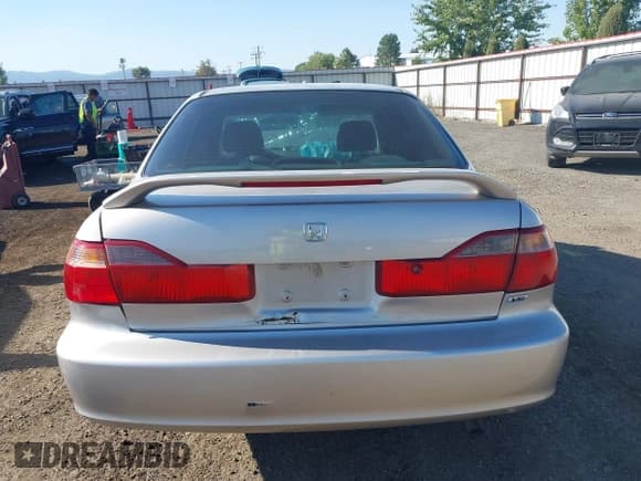 ✅ 1998 Honda Accord EX • VIN: 1HGCG5654WA080495 • Лот: 43043532. Опубликован ранее на IAAI с пробегом 185 339 миль. Бесплатный доступ к архиву аукционных продаж из США и подробный отчёт об истории автомобиля на DreamBid. Изображение 16.
