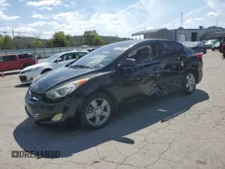 2013 Hyundai Elantra GLS z VIN KMHDH4AE7DU908452, wystawiony jako Copart lot #81573985 z przebiegiem 134 886 mil mil oraz Szkoda całkowita • Salvage title. Historia ofert i sprzedaży dostępna na DreamBid. Obrazek 1.