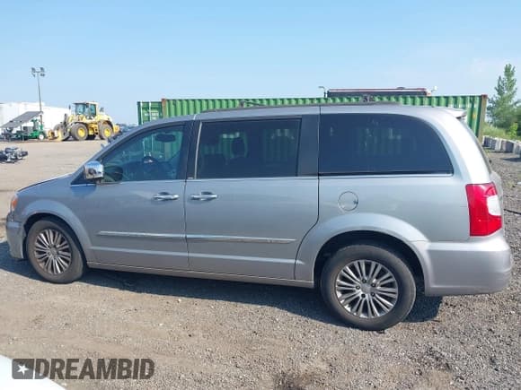 ✅ 2014 Chrysler Town & Country Touring L • VIN: 2C4RC1CG1ER176646 • Лот: 42832372. Опубликован ранее на IAAI с пробегом 123 815 миль. Бесплатный доступ к архиву аукционных продаж из США и подробный отчёт об истории автомобиля на DreamBid. Изображение 14.