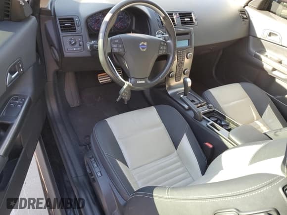 ✅ 2013 Volvo C30 T5 • VIN: YV1672MK5D2309013 • Lot: 58766754. Wystawiony na Copart z przebiegiem 106 960 mil. Bezpłatny archiwum sprzedaży aukcyjnych z USA i szczegółowy raport historii pojazdu na DreamBid. Zdjęcie 8.