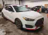 2020 Hyundai Veloster z VIN KMHT36AHXLU007297, wystawiony jako IAAI lot #41557520 z przebiegiem 42 934 mil mil oraz . Historia ofert i sprzedaży dostępna na DreamBid. Obrazek 1.
