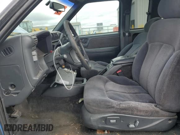 ✅ 1996 Chevrolet S-10 LS • VIN: 1GCCS19X5T8216266 • Лот: 51624595. Опубликован ранее на Copart с пробегом 185 714 миль. Бесплатный доступ к архиву аукционных продаж из США и подробный отчёт об истории автомобиля на DreamBid. Изображение 7.