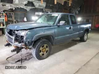 2006 Chevrolet Silverado 1500 Work Truck z VIN 1GCEK19VX6E164128, wystawiony jako Copart lot #89818625 z przebiegiem 174 390 mil mil oraz Czysty tytuł • Clean title. Historia ofert i sprzedaży dostępna na DreamBid. Obrazek 1.