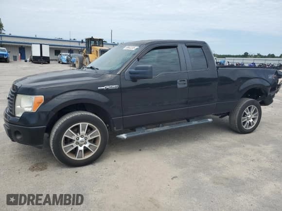 ✅ 2014 Ford F-150 XL • VIN: 1FTFX1CF5EKF14417 • Lot: 69643205. Wystawiony na Copart z przebiegiem 120 308 mil. Bezpłatny archiwum sprzedaży aukcyjnych z USA i szczegółowy raport historii pojazdu na DreamBid. Zdjęcie 1.