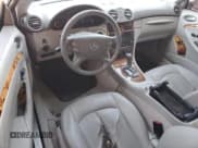 ✅ 2005 Mercedes-Benz CLK 320 • VIN: WDBTJ65J45F145172 • Лот: 70734445. Опубликован ранее на Copart с пробегом 86 462 миль. Бесплатный доступ к архиву аукционных продаж из США и подробный отчёт об истории автомобиля на DreamBid. Изображение 8.