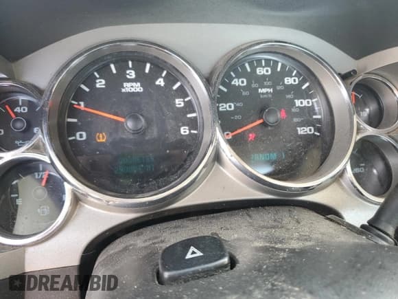 ✅ 2013 Chevrolet Silverado 2500HD Work Truck • VIN: 1GB0CVCG4DF133090 • Lot: 70621075. Wystawiony na Copart z przebiegiem 290 084 mil. Bezpłatny archiwum sprzedaży aukcyjnych z USA i szczegółowy raport historii pojazdu na DreamBid. Zdjęcie 9.