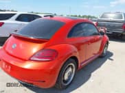 ✅ 2018 Volkswagen Beetle S • VIN: 3VWFD7AT7JM704868 • Лот: 43313404. Опубликован ранее на IAAI с пробегом 49 638 миль. Бесплатный доступ к архиву аукционных продаж из США и подробный отчёт об истории автомобиля на DreamBid. Изображение 4.