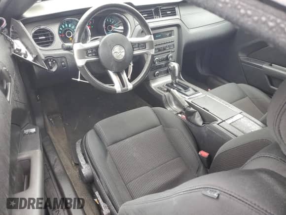 2014 Ford Mustang V6 с VIN 1ZVBP8AM6E5314618, выставлен на аукционе Copart как лот 85578705 с пробегом 185 934 миль миль и Списание • Salvage title. История ставок и продаж доступна на DreamBid. Изображение 8.