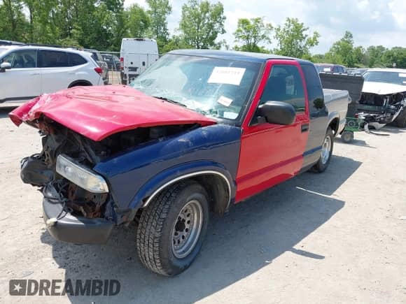 2001 Chevrolet S-10 LS z VIN 1GCCS19W11K141704, wystawiony jako IAAI lot #42601711 z przebiegiem 174 035 mil mil oraz . Historia ofert i sprzedaży dostępna na DreamBid. Obrazek 6.