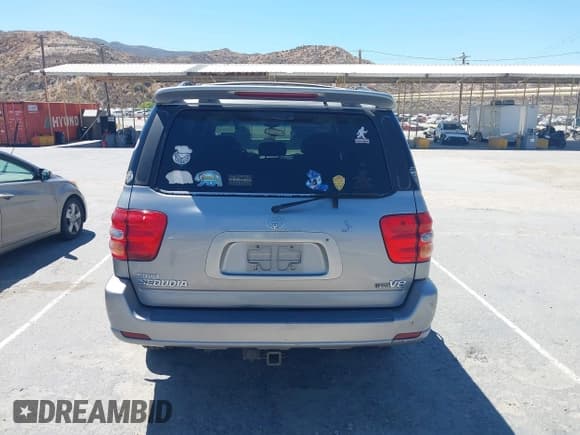 ✅ 2003 Toyota Sequoia Limited • VIN: 5TDZT38A93S165480 • Lot: 43018115. Wystawiony na IAAI z przebiegiem 216 931 mil. Bezpłatny archiwum sprzedaży aukcyjnych z USA i szczegółowy raport historii pojazdu na DreamBid. Zdjęcie 17.