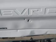 ✅ 2023 Chevrolet Silverado 1500 Work Truck • VIN: 1GCRDAED8PZ142227 • Lot: 43235296. Wystawiony na IAAI z przebiegiem 20 029 mil. Bezpłatny archiwum sprzedaży aukcyjnych z USA i szczegółowy raport historii pojazdu na DreamBid. Zdjęcie 18.