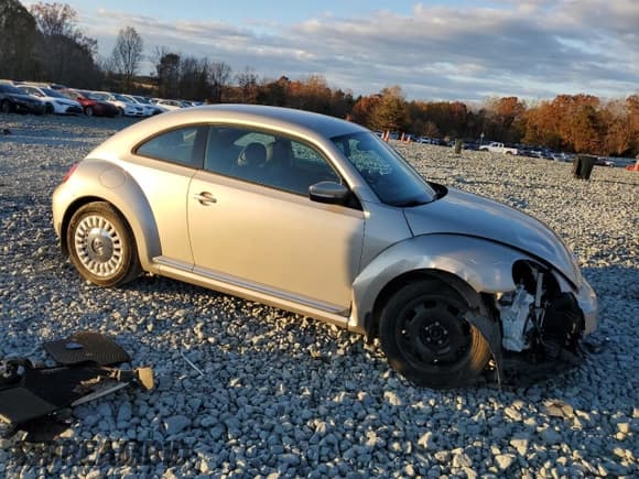 ✅ 2014 Volkswagen Beetle 1.8T • VIN: 3VWJ17AT0EM634798 • Lot: 92348755. Wystawiony na Copart z przebiegiem 95 806 mil. Bezpłatny archiwum sprzedaży aukcyjnych z USA i szczegółowy raport historii pojazdu na DreamBid. Zdjęcie 4.