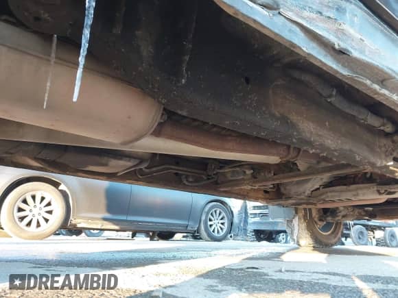 2019 Chevrolet Silverado 1500 Custom Trail Boss z VIN 3GCPYCEH7KG121386, wystawiony jako IAAI lot #41357405 z przebiegiem 100 355 mil mil oraz . Historia ofert i sprzedaży dostępna na DreamBid. Obrazek 22.