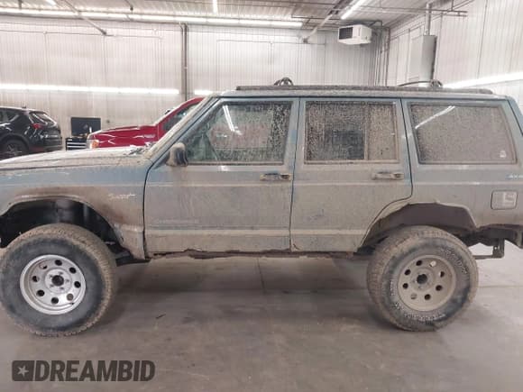 ✅ 1998 Jeep Cherokee Sport • VIN: 1J4FJ68S5WL284937 • Lot: 41984490. Listed on IAAI with 259,716 mi. Free auction sales archive from the USA and detailed vehicle history report at DreamBid. Image 15.
