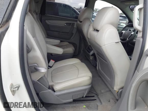 ✅ 2014 Chevrolet Traverse LT • VIN: 1GNKRHKD4EJ347949 • Lot: 43276112. Listed on IAAI with 288,050 mi. Free auction sales archive from the USA and detailed vehicle history report at DreamBid. Image 8.