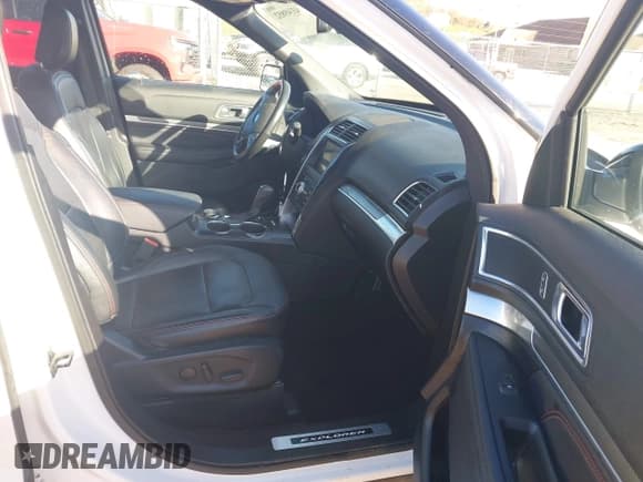 ✅ 2019 Ford Explorer Sport • VIN: 1FM5K8GT1KGA05969 • Lot: 43349852. Wystawiony na IAAI z przebiegiem 67 295 mil. Bezpłatny archiwum sprzedaży aukcyjnych z USA i szczegółowy raport historii pojazdu na DreamBid. Zdjęcie 5.