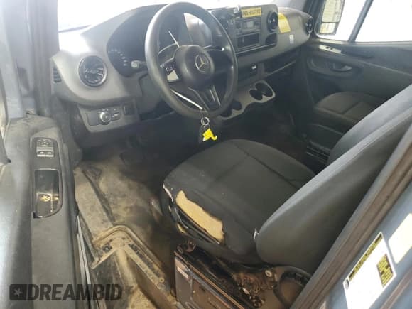 ✅ 2019 Mercedes-Benz Sprinter Cargo • VIN: WD4PF0CD9KP052593 • Lot: 56998355. Listed on Copart with 142,182 mi. Free auction sales archive from the USA and detailed vehicle history report at DreamBid. Image 8.