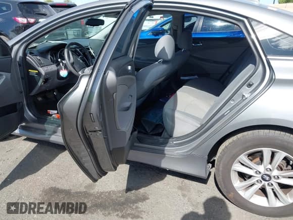 ✅ 2014 Hyundai Sonata GLS • VIN: 5NPEB4AC0EH863858 • Lot: 43487125. Listed on IAAI with Not provided. Free auction sales archive from the USA and detailed vehicle history report at DreamBid. Image 8.