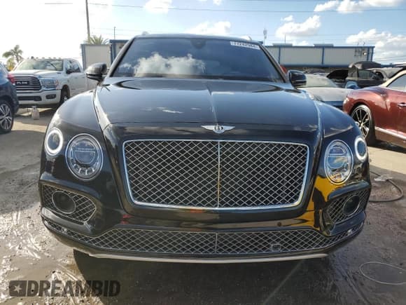 ✅ 2017 Bentley Bentayga W12 • VIN: SJAAC2ZV9HC012780 • Lot: 77242984. Listed on Copart with 28,823 mi. Free auction sales archive from the USA and detailed vehicle history report at DreamBid. Image 5.