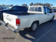 ✅ 1992 Toyota Pickup DLX • VIN: JT4RN93P5N5054068 • Lot: 43857036. Listed on IAAI with 245,685 mi. Free auction sales archive from the USA and detailed vehicle history report at DreamBid. Image 4.