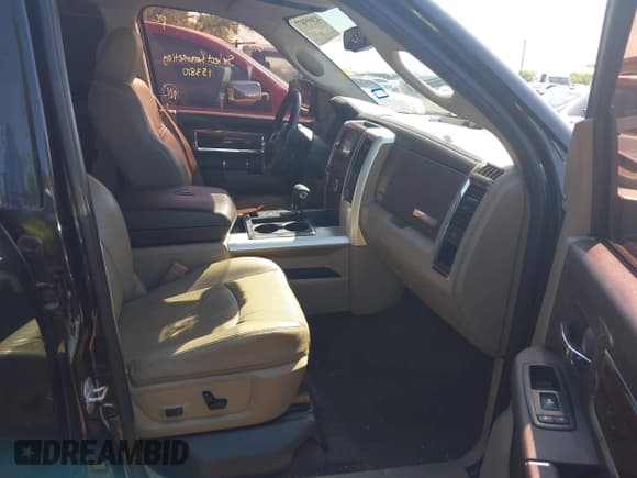 ✅ 2010 Dodge 1500 Sport • VIN: 1D7RV1CT8AS153810 • Lot: 42095877. Wystawiony na IAAI z przebiegiem 160 383 mil. Bezpłatny archiwum sprzedaży aukcyjnych z USA i szczegółowy raport historii pojazdu na DreamBid. Zdjęcie 5.