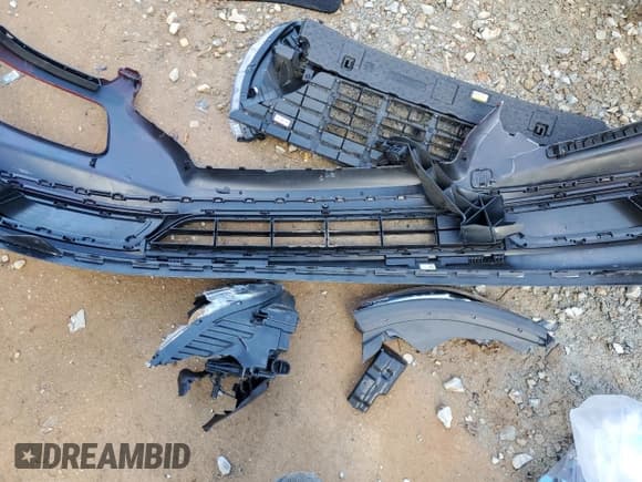 ✅ 2024 Hyundai Venue SEL • VIN: KMHRC8A39RU315337 • Lot: 83409404. Listed on Copart with 11,621 mi. Free auction sales archive from the USA and detailed vehicle history report at DreamBid. Image 15.