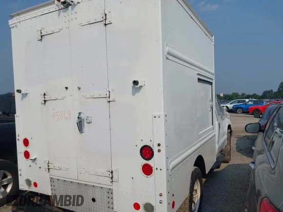 ✅ 2016 Ford F-250 XL • VIN: 1FDBF2B6XGED17622 • Lot: 42245869. Wystawiony na IAAI z przebiegiem 240 022 mil. Bezpłatny archiwum sprzedaży aukcyjnych z USA i szczegółowy raport historii pojazdu na DreamBid. Zdjęcie 4.