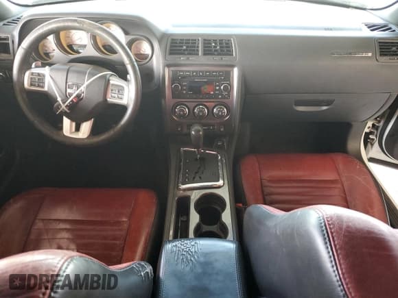 ✅ 2013 Dodge Challenger SXT • VIN: 2C3CDYAG6DH661131 • Lot: 85192664. Wystawiony na Copart z przebiegiem 147 525 mil. Bezpłatny archiwum sprzedaży aukcyjnych z USA i szczegółowy raport historii pojazdu na DreamBid. Zdjęcie 8.