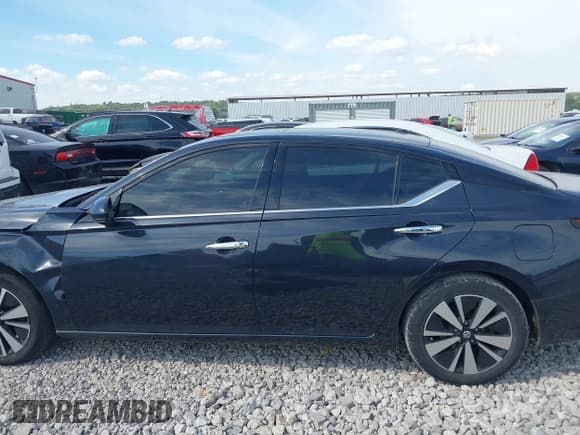 ✅ 2019 Nissan Altima SV • VIN: 1N4BL4DV7KC211927 • Lot: 43312388. Listed on IAAI with 223,169 mi. Free auction sales archive from the USA and detailed vehicle history report at DreamBid. Image 15.