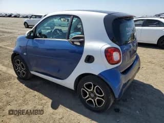✅ 2016 Smart fortwo Passion • VIN: WMEFJ5DA7GK063300 • Лот: 73229464. Опубликован ранее на Copart с пробегом 101 341 миль. Бесплатный доступ к архиву аукционных продаж из США и подробный отчёт об истории автомобиля на DreamBid. Изображение 2.