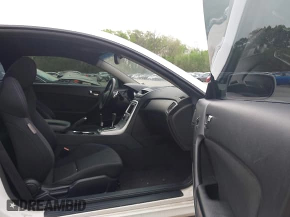 ✅ 2010 Hyundai Genesis Coupe R-Spec • VIN: KMHHT6KD0AU018646 • Lot: 42077089. Wystawiony na IAAI z przebiegiem 162 251 mil. Bezpłatny archiwum sprzedaży aukcyjnych z USA i szczegółowy raport historii pojazdu na DreamBid. Zdjęcie 5.