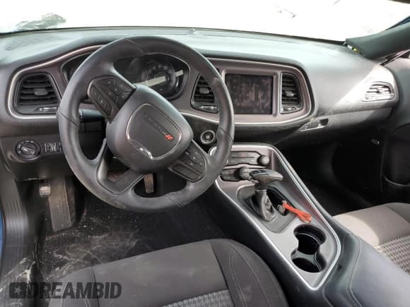 ✅ 2022 Dodge Challenger SXT • VIN: 2C3CDZGG5NH104953 • Lot: 45166113. Wystawiony na Copart z przebiegiem Nie podano. Bezpłatny archiwum sprzedaży aukcyjnych z USA i szczegółowy raport historii pojazdu na DreamBid. Zdjęcie 8.