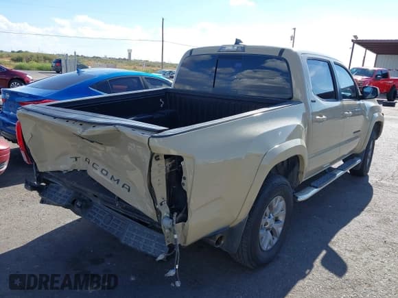 ✅ 2019 Toyota Tacoma SR5 • VIN: 3TMAZ5CN1KM104138 • Lot: 43186998. Wystawiony na IAAI z przebiegiem 70 170 mil. Bezpłatny archiwum sprzedaży aukcyjnych z USA i szczegółowy raport historii pojazdu na DreamBid. Zdjęcie 4.