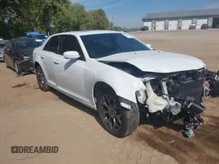 2015 Chrysler 300 S с VIN 2C3CCAGG7FH923551, выставлен на аукционе IAAI как лот 43244491 с пробегом 120 145 миль миль и . История ставок и продаж доступна на DreamBid. Изображение 1.