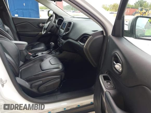 ✅ 2020 Jeep Cherokee Latitude Plus • VIN: 1C4PJLLB6LD577848 • Lot: 43286956. Listed on IAAI with 76,941 mi. Free auction sales archive from the USA and detailed vehicle history report at DreamBid. Image 5.