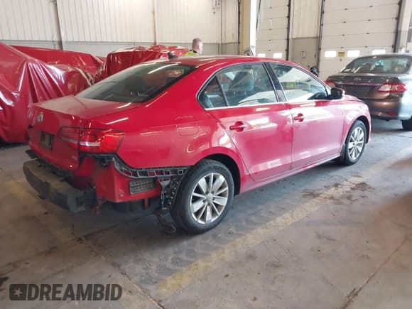 ✅ 2015 Volkswagen Jetta SE • VIN: 3VWD17AJ0FM242112 • Lot: 42217383. Listed on IAAI with 116,843 mi. Free auction sales archive from the USA and detailed vehicle history report at DreamBid. Image 4.